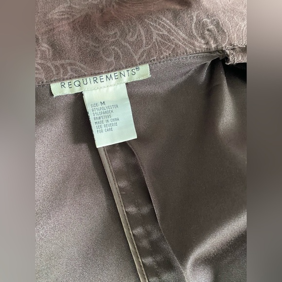 Requirements dark brown two button coat- Size M - Picture 5 of 5